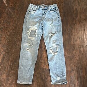 AMERICAN EAGLE OUTFITTERS high rise mom jeans